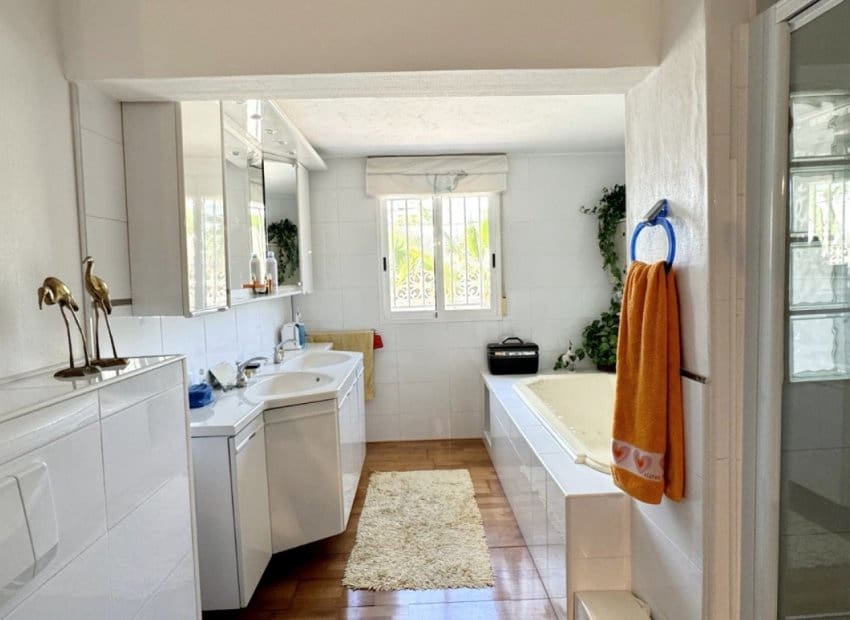 7 bedroom Villa for sale in Orihuela Costa with pool - € 899,000 (Ref: 8342300)