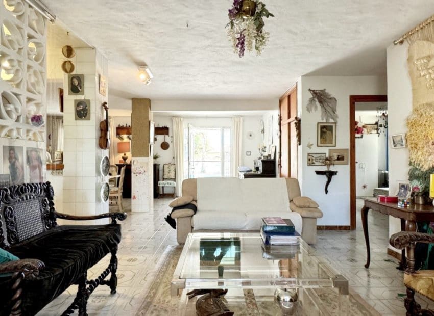 7 bedroom Villa for sale in Orihuela Costa with pool - € 899,000 (Ref: 8342300)