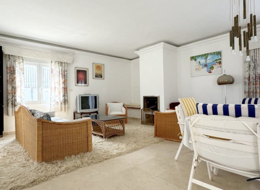 7 bedroom Villa for sale in Orihuela Costa with pool - € 899,000 (Ref: 8342300)