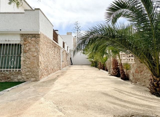 7 soverom Villa til salgs i La Zenia, Orihuela med svømmebasseng - € 899 000 (Ref: 8342300)