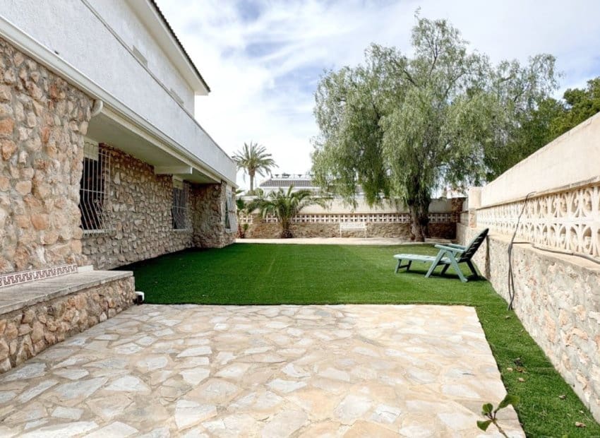 7 bedroom Villa for sale in Orihuela Costa with pool - € 899,000 (Ref: 8342300)