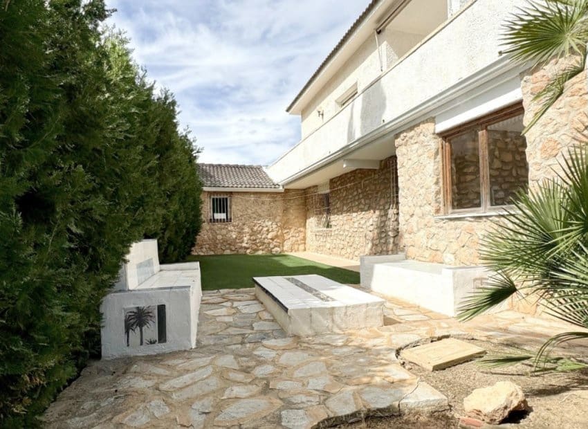 7 bedroom Villa for sale in Orihuela Costa with pool - € 899,000 (Ref: 8342300)