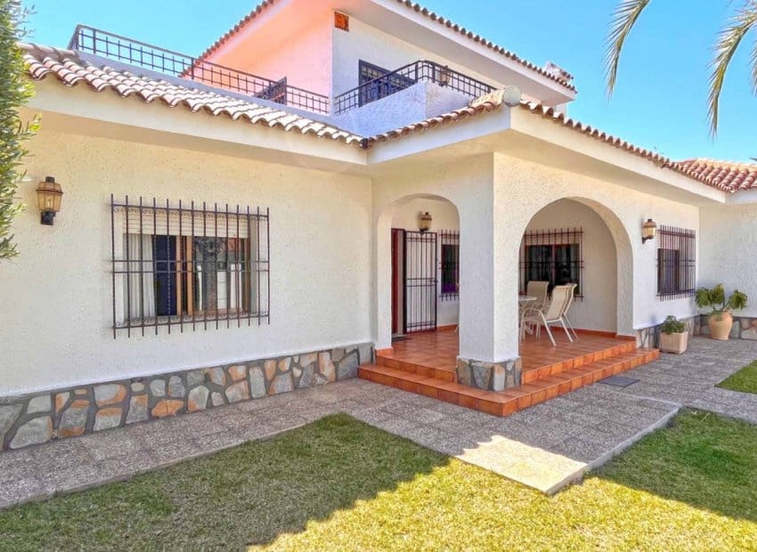 4 bedroom Villa for sale in Orihuela Costa with pool - € 950,000 (Ref: 8345458)