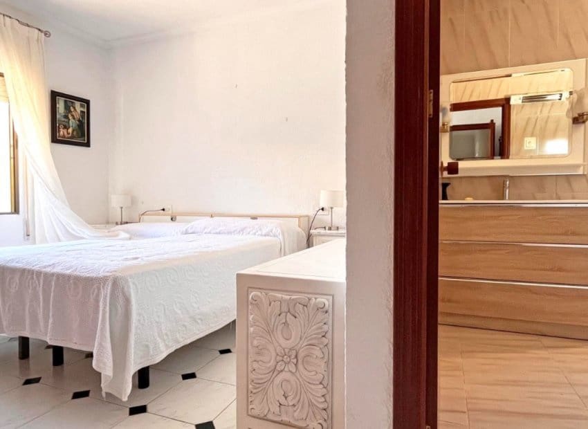 4 bedroom Villa for sale in Orihuela Costa with pool - € 950,000 (Ref: 8345458)