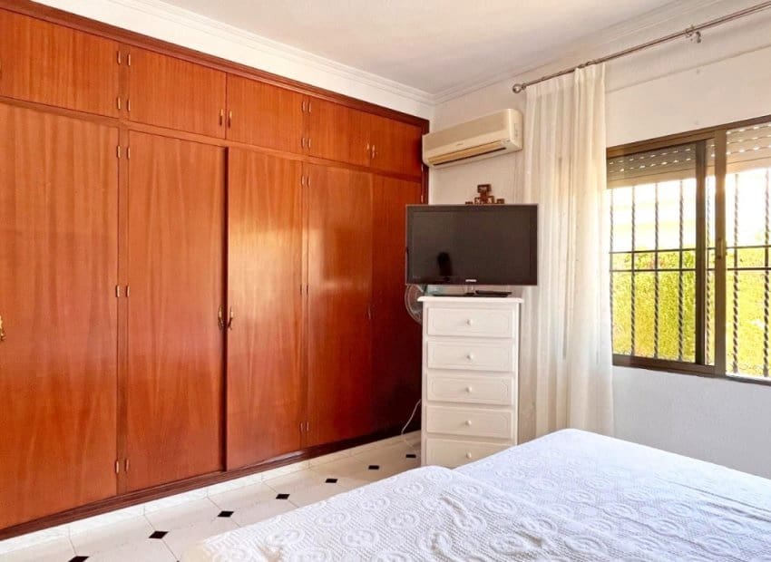 4 bedroom Villa for sale in Orihuela Costa with pool - € 950,000 (Ref: 8345458)