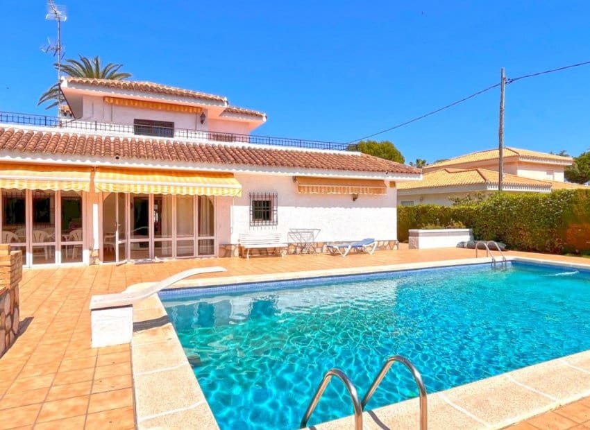 4 bedroom Villa for sale in Orihuela Costa with pool - € 950,000 (Ref: 8345458)