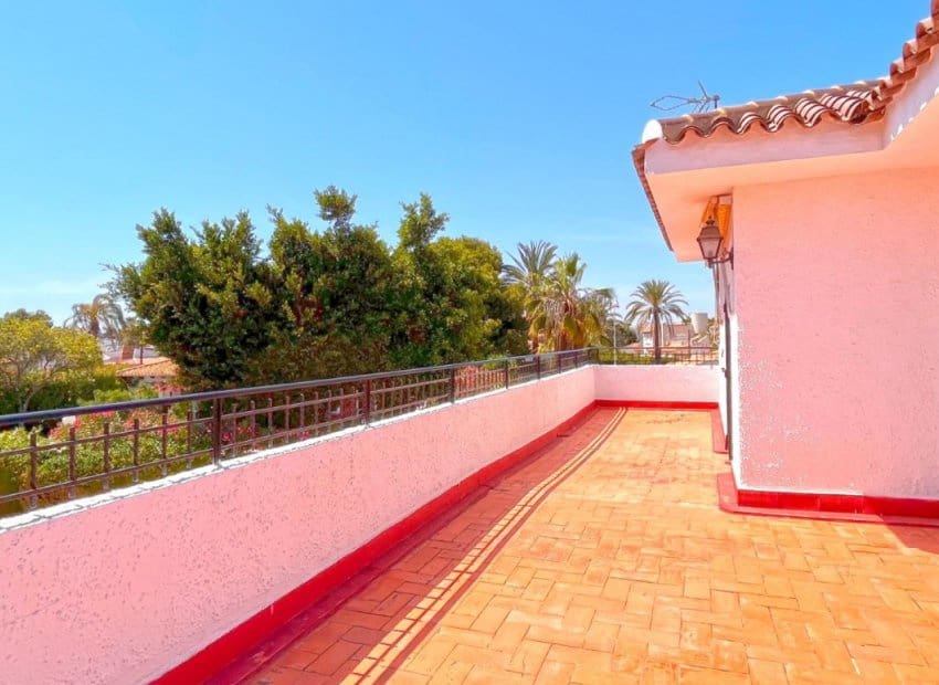 4 bedroom Villa for sale in Orihuela Costa with pool - € 950,000 (Ref: 8345458)
