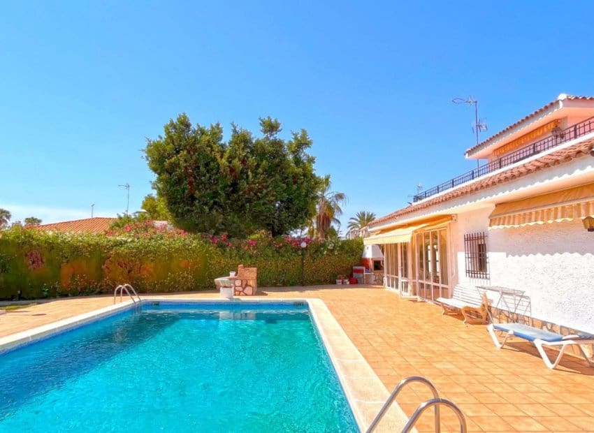 4 bedroom Villa for sale in Orihuela Costa with pool - € 950,000 (Ref: 8345458)