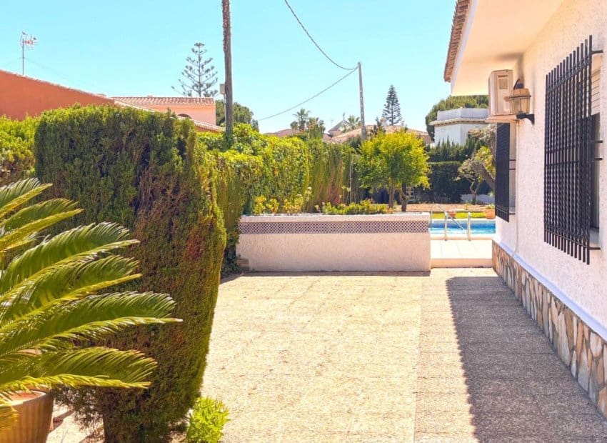 4 bedroom Villa for sale in Orihuela Costa with pool - € 950,000 (Ref: 8345458)