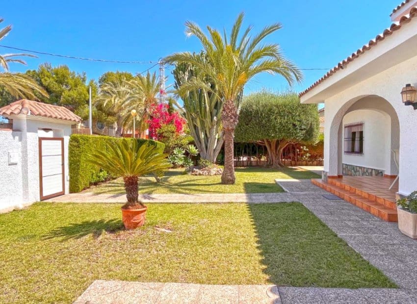 4 bedroom Villa for sale in Orihuela Costa with pool - € 950,000 (Ref: 8345458)