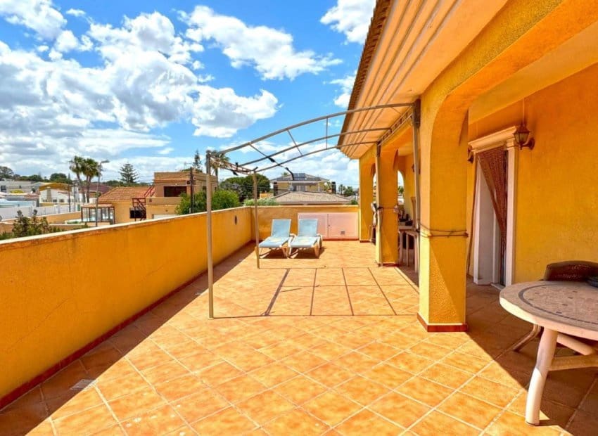 6 bedroom Villa for sale in Los Balcones with pool - € 625,000 (Ref: 8345858)