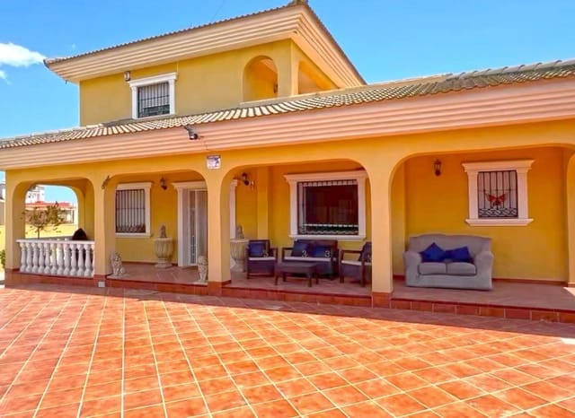 6 Zimmer Villa zu verkaufen in Los Balcones mit Pool - 625.000 € (Ref: 8345858)
