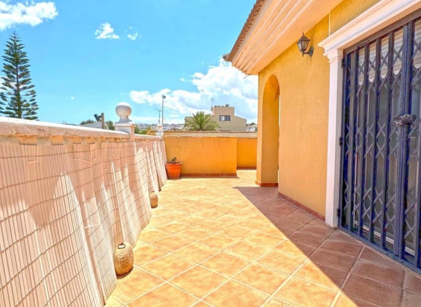 6 bedroom Villa for sale in Los Balcones with pool - € 625,000 (Ref: 8345858)