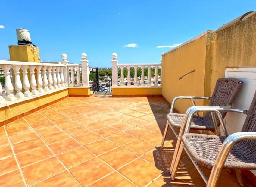 6 bedroom Villa for sale in Los Balcones with pool - € 625,000 (Ref: 8345858)