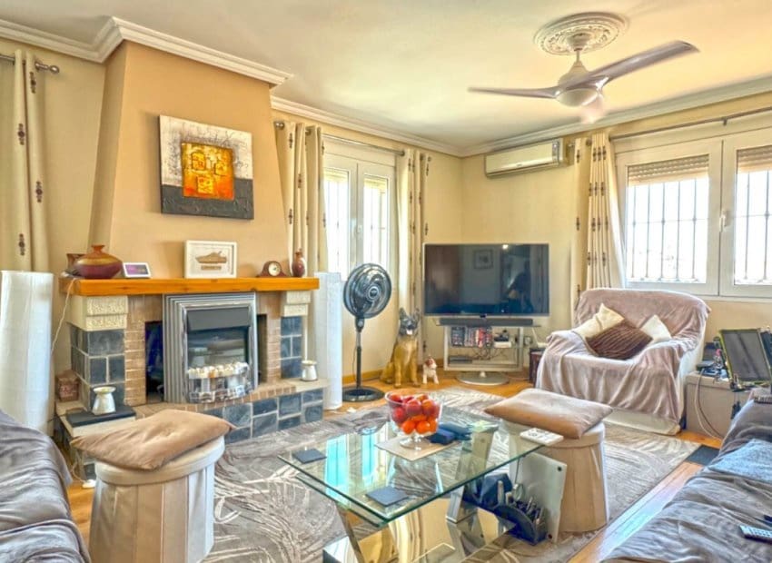 6 bedroom Villa for sale in Los Balcones with pool - € 625,000 (Ref: 8345858)