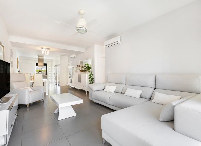 4 chambre Bungalow à vendre à Torre de la Horadada avec piscine - 597 800 € (Ref: 8358232)