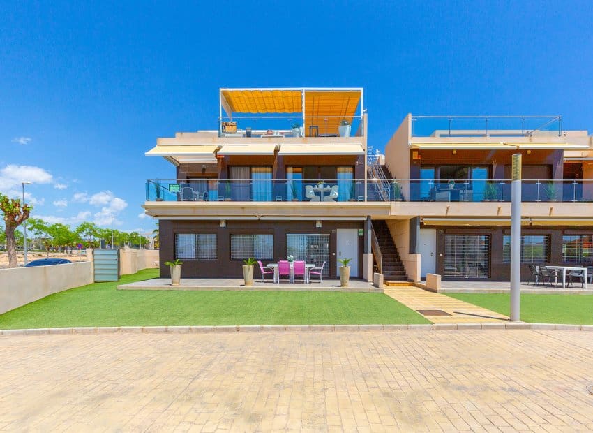 4 chambre Bungalow à vendre à Torre de la Horadada avec piscine - 597 800 € (Ref: 8358232)