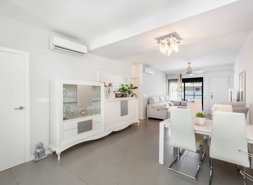 4 chambre Bungalow à vendre à Torre de la Horadada avec piscine - 597 800 € (Ref: 8358232)