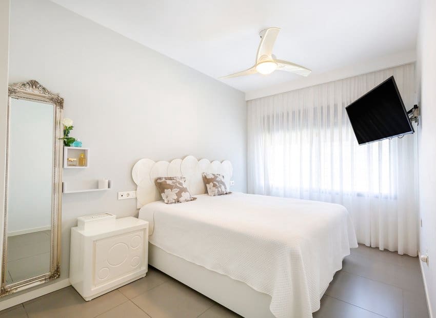 4 chambre Bungalow à vendre à Torre de la Horadada avec piscine - 597 800 € (Ref: 8358232)