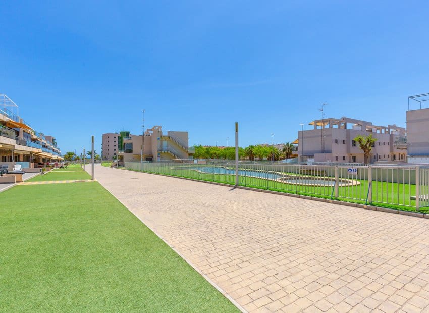 4 chambre Bungalow à vendre à Torre de la Horadada avec piscine - 597 800 € (Ref: 8358232)