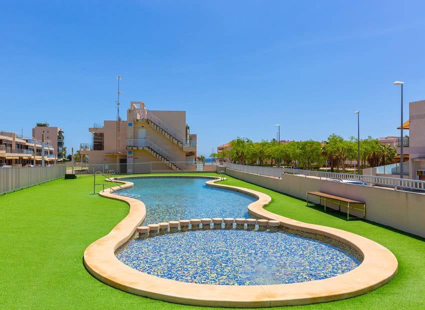 4 chambre Bungalow à vendre à Torre de la Horadada avec piscine - 597 800 € (Ref: 8358232)