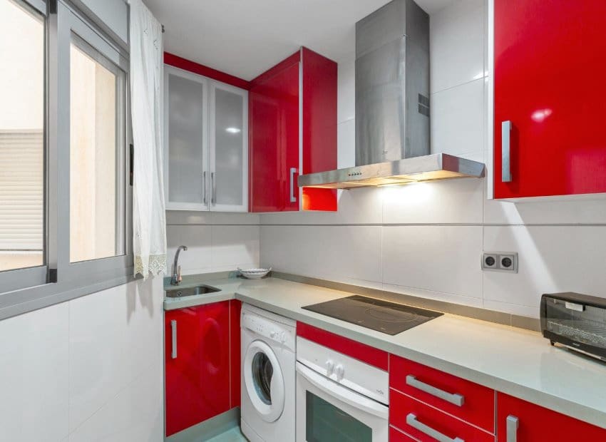 2 Zimmer Strandapartment zu verkaufen in Torrevieja mit Pool - 175.000 € (Ref: 8361203)