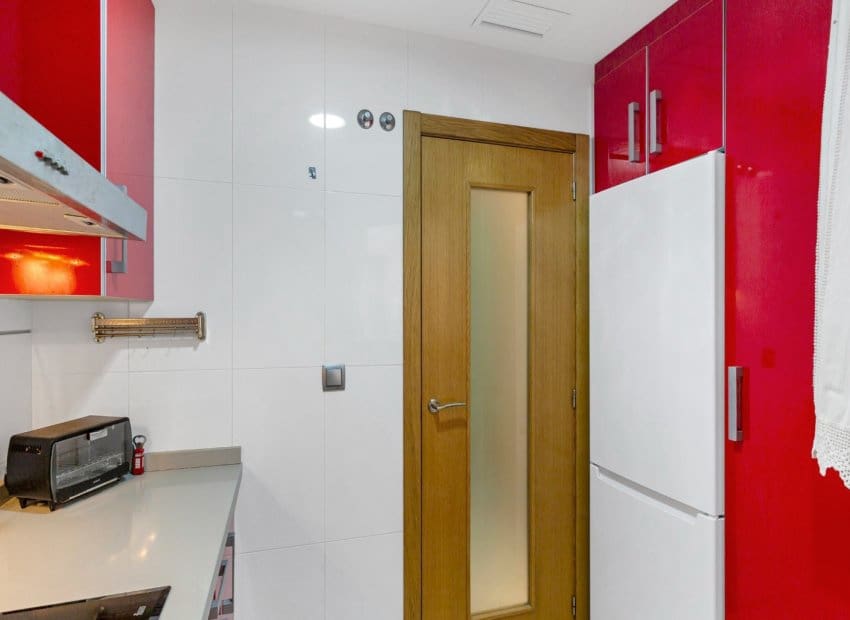 2 Zimmer Strandapartment zu verkaufen in Torrevieja mit Pool - 175.000 € (Ref: 8361203)