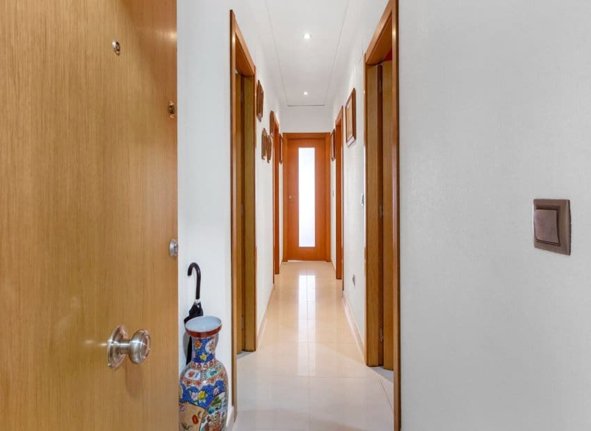 2 Zimmer Strandapartment zu verkaufen in Torrevieja mit Pool - 175.000 € (Ref: 8361203)