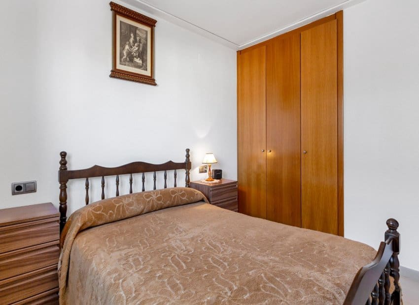 2 Zimmer Strandapartment zu verkaufen in Torrevieja mit Pool - 175.000 € (Ref: 8361203)