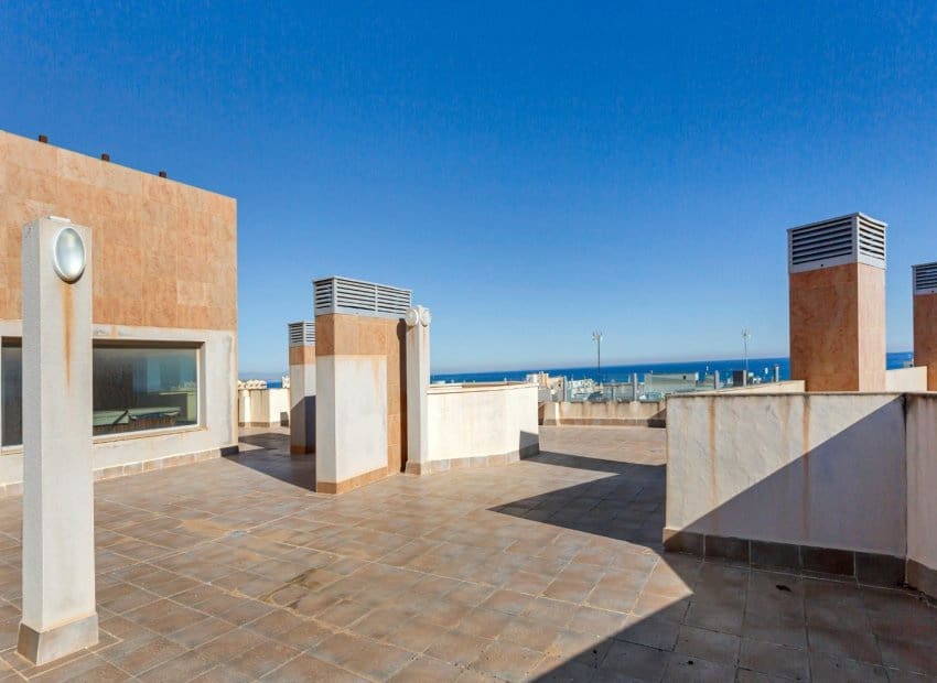 2 Zimmer Strandapartment zu verkaufen in Torrevieja mit Pool - 175.000 € (Ref: 8361203)