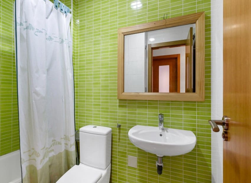 2 Zimmer Strandapartment zu verkaufen in Torrevieja mit Pool - 175.000 € (Ref: 8361203)