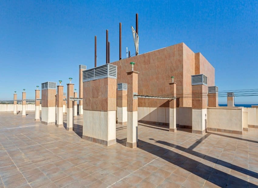 2 Zimmer Strandapartment zu verkaufen in Torrevieja mit Pool - 175.000 € (Ref: 8361203)