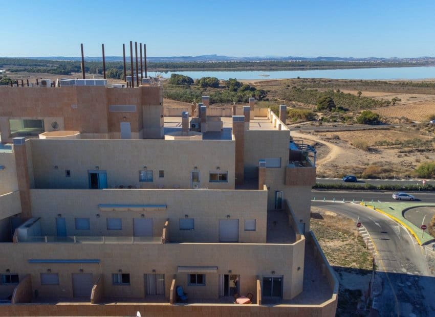 2 Zimmer Strandapartment zu verkaufen in Torrevieja mit Pool - 175.000 € (Ref: 8361203)