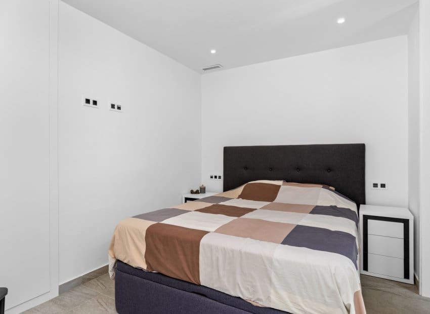 5 slaapkamer Villa te koop in San Miguel de Salinas met zwembad - € 499.990 (Ref: 8371997)