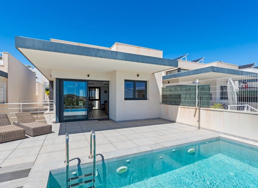 5 slaapkamer Villa te koop in San Miguel de Salinas met zwembad - € 499.990 (Ref: 8371997)