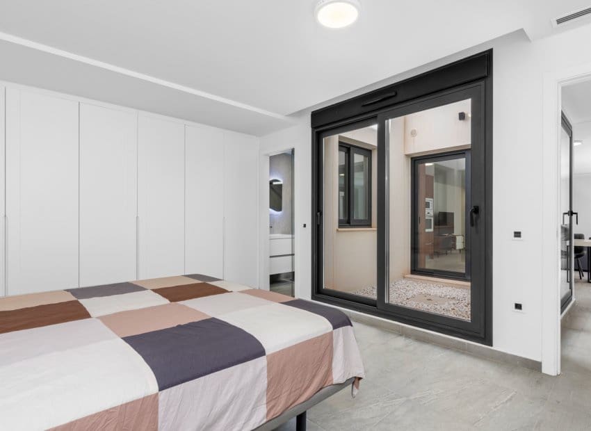 5 slaapkamer Villa te koop in San Miguel de Salinas met zwembad - € 499.990 (Ref: 8371997)