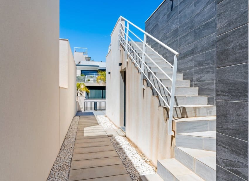 5 slaapkamer Villa te koop in San Miguel de Salinas met zwembad - € 499.990 (Ref: 8371997)