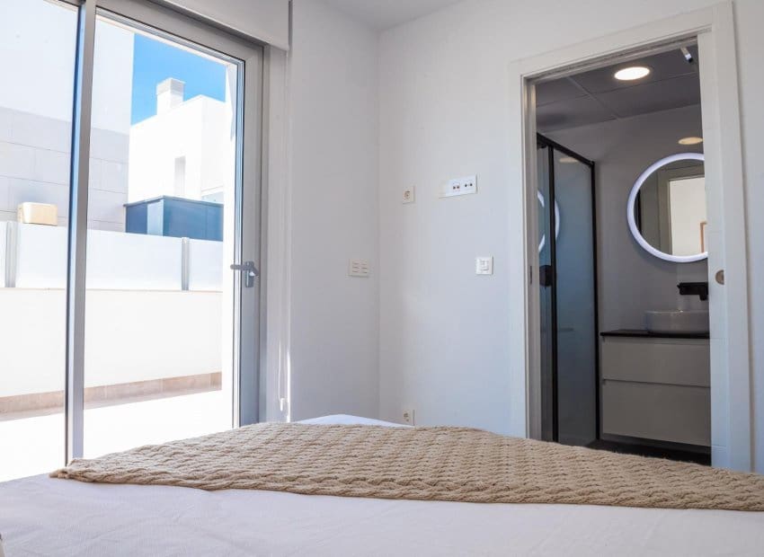 3 Zimmer Villa zu verkaufen in Los Alcazares mit Pool - 445.000 € (Ref: 8379284)