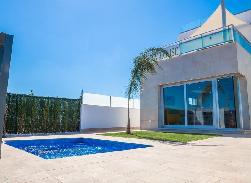 3 Zimmer Villa zu verkaufen in Los Alcazares mit Pool - 445.000 € (Ref: 8379284)