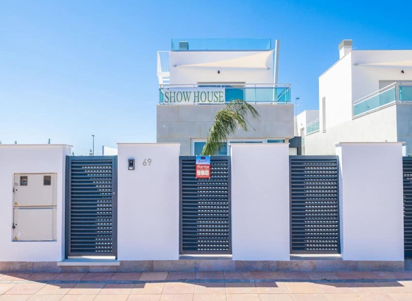 3 Zimmer Villa zu verkaufen in Los Alcazares mit Pool - 445.000 € (Ref: 8379284)