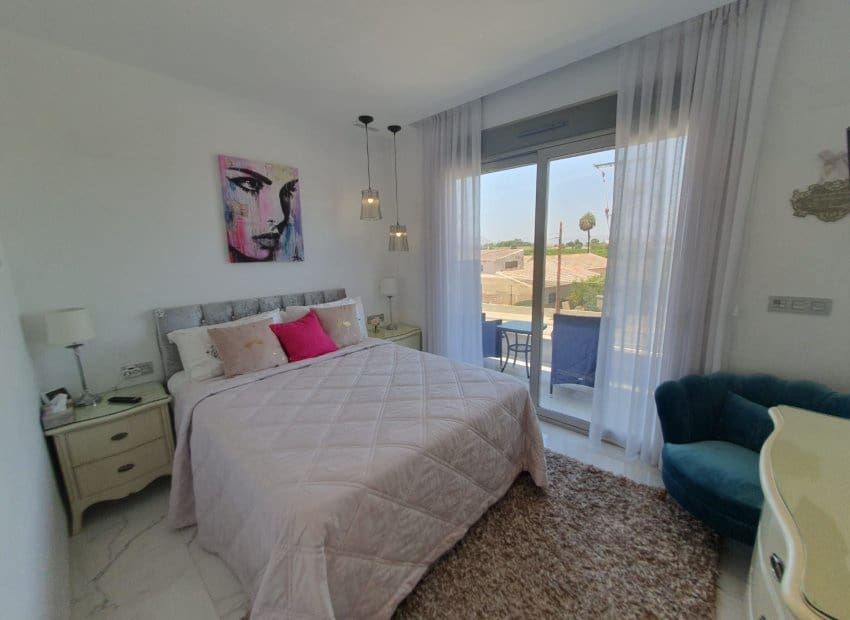 3 sovrum Semi-fristående Villa till salu i Ciudad Quesada med pool - 349 500 € (Ref: 8384016)