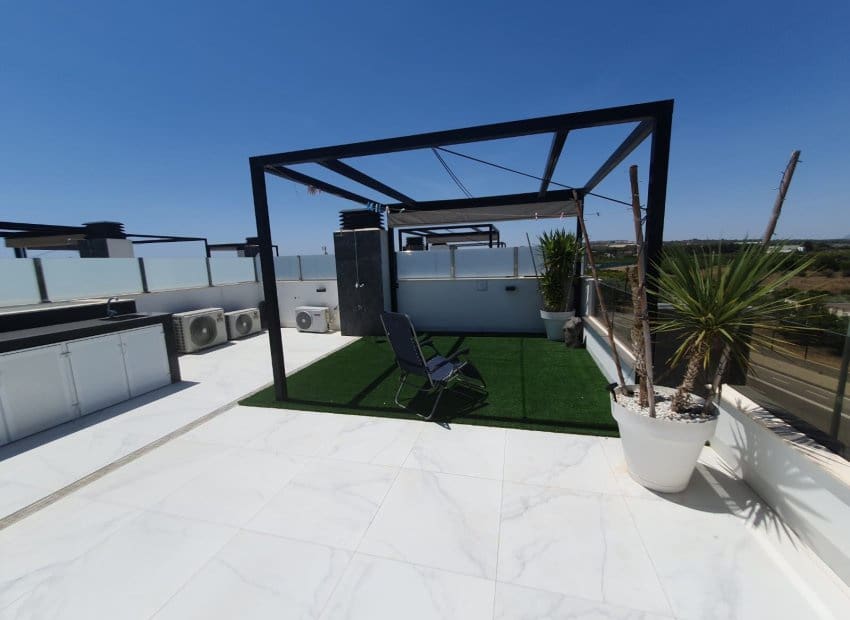 3 sovrum Semi-fristående Villa till salu i Ciudad Quesada med pool - 349 500 € (Ref: 8384016)