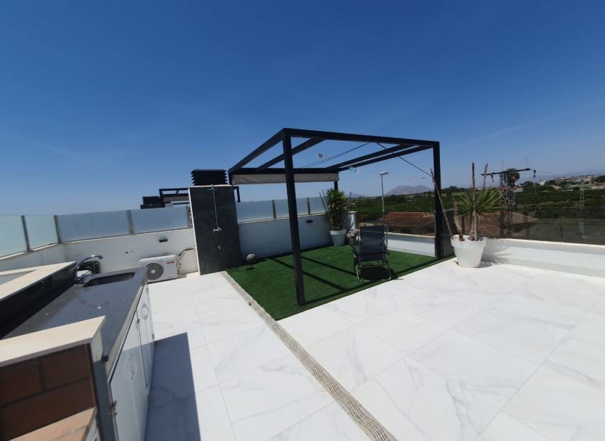 3 sovrum Semi-fristående Villa till salu i Ciudad Quesada med pool - 349 500 € (Ref: 8384016)