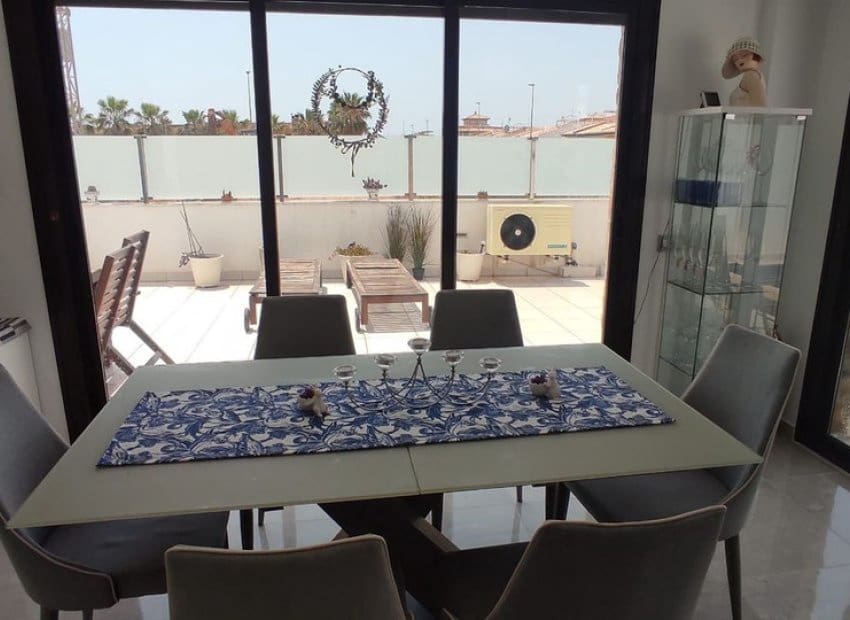 2 soveværelse Villa til salg i Orihuela Costa med swimmingpool - € 299.000 (Ref: 8470578)