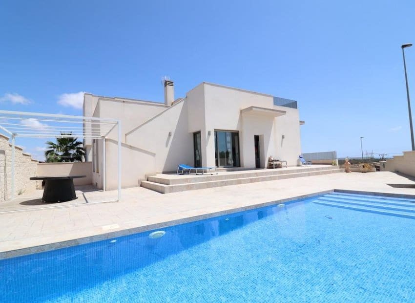 3 bedroom Villa for sale in San Miguel de Salinas - € 565,000 (Ref: 8524589)