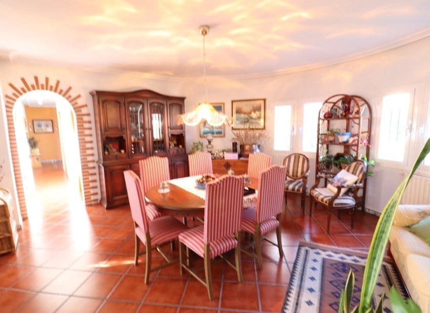 5 sypialnia Willa na sprzedaż w El Chaparral z basenem - 780 000 € (Ref: 8524595)