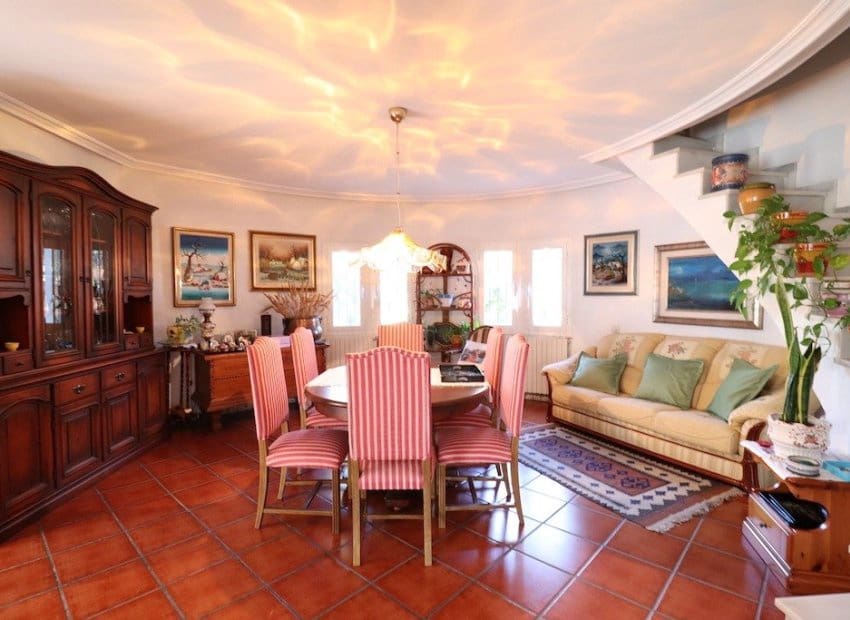 5 sypialnia Willa na sprzedaż w El Chaparral z basenem - 780 000 € (Ref: 8524595)