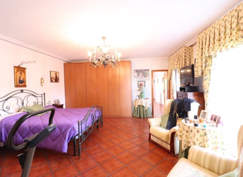 5 sypialnia Willa na sprzedaż w El Chaparral z basenem - 780 000 € (Ref: 8524595)