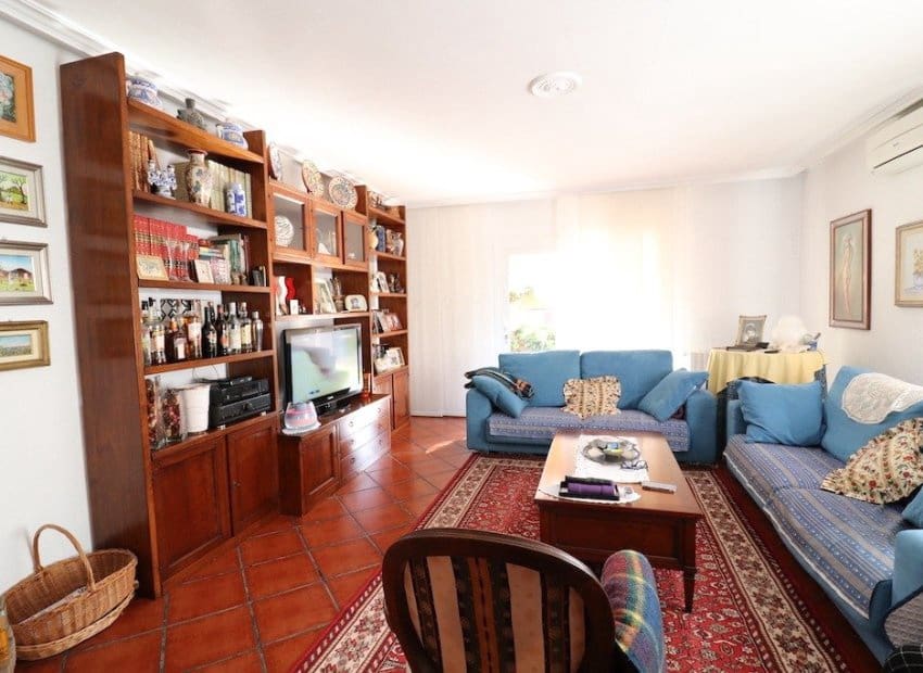 5 sypialnia Willa na sprzedaż w El Chaparral z basenem - 780 000 € (Ref: 8524595)