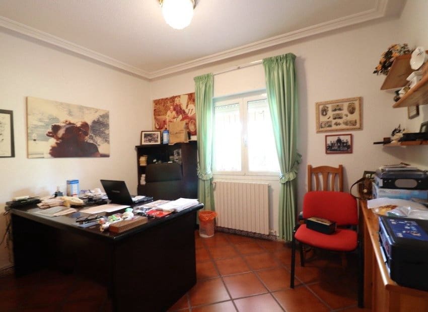 5 sypialnia Willa na sprzedaż w El Chaparral z basenem - 780 000 € (Ref: 8524595)